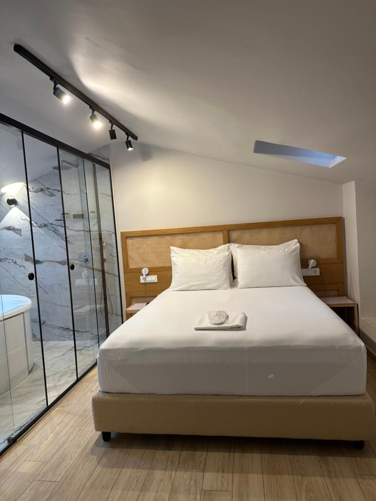 Belle Athenes - Luxury Rooms At Monastiraki Railway Station Exterior photo