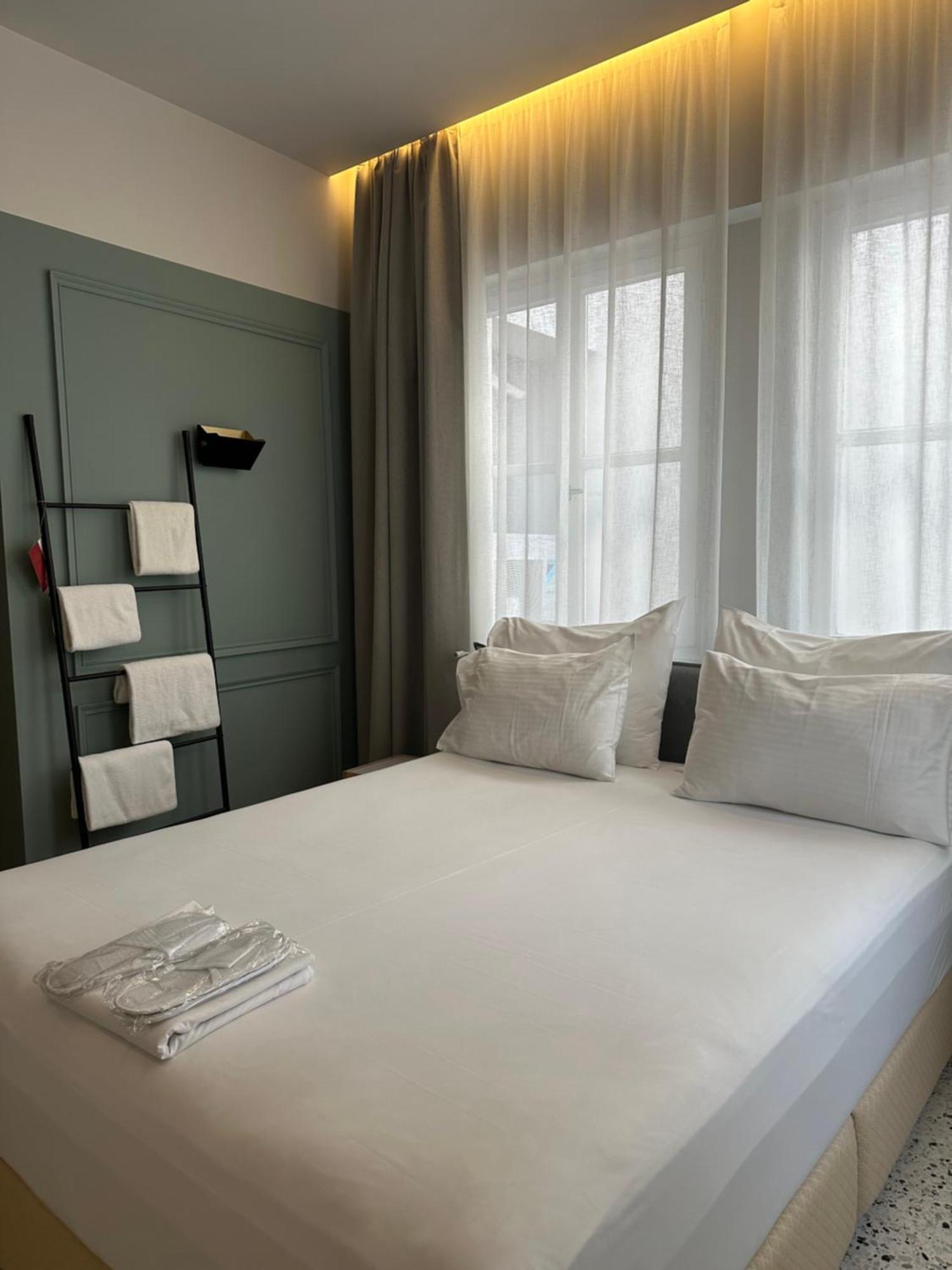 Belle Athenes - Luxury Rooms At Monastiraki Railway Station Exterior photo